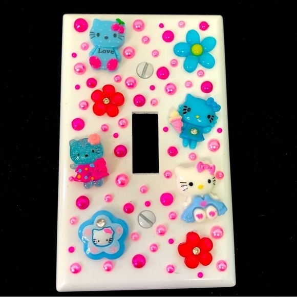 💕2/$25💕 Hello Kitty & Flowers Light Switch Plate Cover Handcrafted - Picture 1 of 1